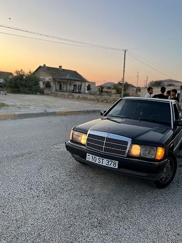 190 buferi: Mercedes-Benz 190 (W201): 1.8 l | 1992 il Sedan — 5
