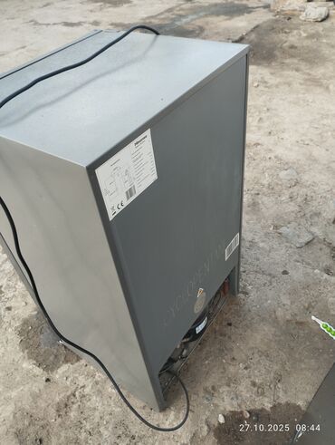 компьютер за 5000: Холодильник Hisense, Б/у, Минихолодильник, 85 *