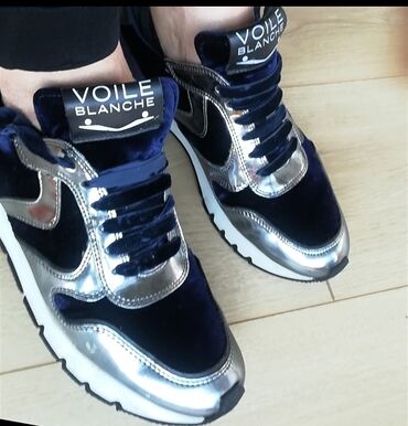 karl lagerfeld sneakers: 38