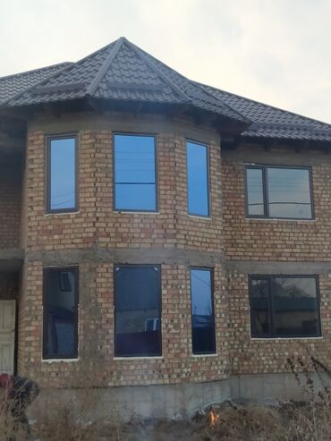 Алюминиевые окна на заказ: Алюминиевое окно на заказ, Тип окна: Витражные, Мансардные, Декоративные особенности: Фрамуга, Бесплатная установка, Без рассрочки — 10