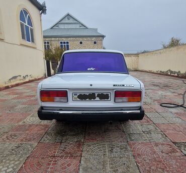 VAZ (LADA): VAZ 2107 sedan Xüsusiyyətlər: - Kuzov: 4 qapılı sedan, ağ rəng - — 7