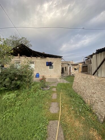 купля продажа домов в бишкеке: Дом, 1800 м², 5 комнат, Собственник, Старый ремонт