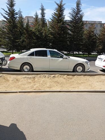 Mercedes-Benz: Mercedes‑Maybach S‑sinfi, ağ rəng, uzun baza. Eksteryer: xrom Maybach — 4