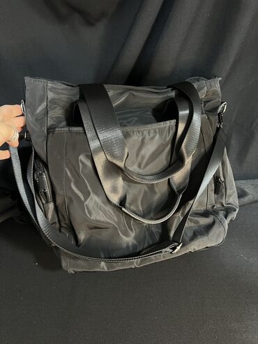 сумку для детских вещей: Продаю женскую сумку. можно носить как сумку мамы. новая. очень