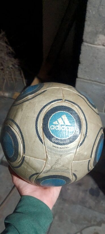 футбольные мячи оригинал: Adidas terrapass оригинал есть 2 дырки