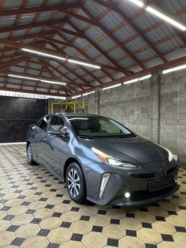 Toyota: Toyota Prius: 2019 г., 1.8 л, Вариатор, Гибрид, Седан