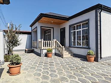 prefabrik evlər: Həyət evi müasir və səliqəli layihə ilə inşa olunub. Evin fasadı açıq — 1