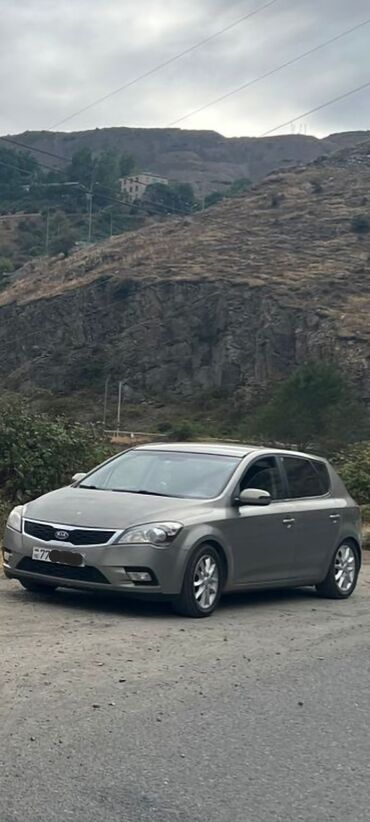 Kia: Kia Ceed: 1.6 l | 2010 il Hetçbek — 3