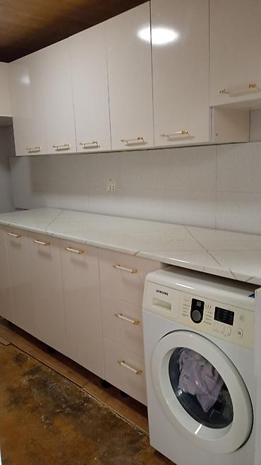 soba mebel ici: Ağ rəngdə, parlaq fasadlı mətbəx mebel dəsti. Üst və alt dolabların — 1