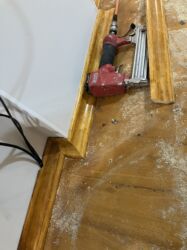 Напольные работы: Выравнивание пола, Монтаж напольных плинтусов, Укладка пола | Паркетная доска, Кварц-винил, Ламинат Больше 6 лет опыта — 23