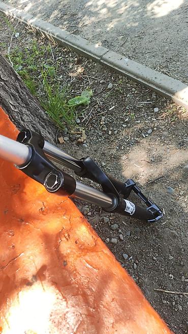 велик тринкс: Вилка RockShox domein - Диаметр колес: 26" - Ход: 175 мм обмен есть — 4