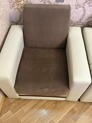 ofis kresloları: 2 parça yumşaq mebel dəsti: 1 üçnəfərlik divan + 2 tək oturacaq - — 4