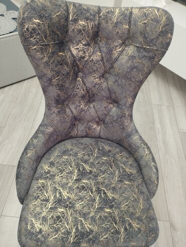 Masa və oturacaq dəstləri: Mətbəx üçün, Açılmayan, Yumru masa, 4 stul — 10