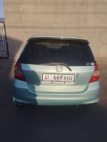 машина малинкий: Honda Fit: 2001 г., 1.3 л, Автомат, Бензин, Хетчбек