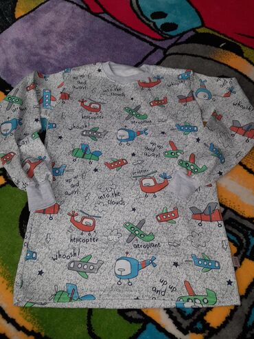 Dəstlər: Uşaq üçün uzunqol pijama yendir - Rəng: Açıq boz fon üzərində