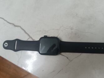 холодильнике бу: Смарт-часы с прямоугольным сенсорным экраном и силиконовым ремешком