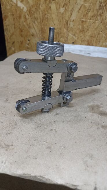 строительные инструменты бу: Ножницы по металлу, режет толщину до 1мм