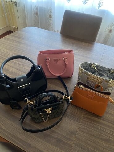 Çantalar: Əl çantası, Guess, Yeni