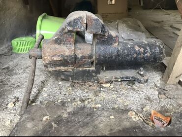 Tikinti daşları: Ağır tip dəzgah mengəsi (bench vise) - Material: tam metal gövdə