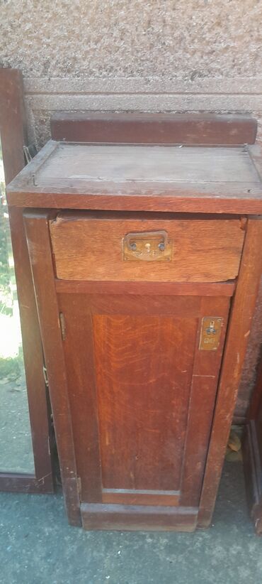 Stilske komode: Drvene noćne ormariće – starinski model - Materijal: puno drvo (hrast — 8