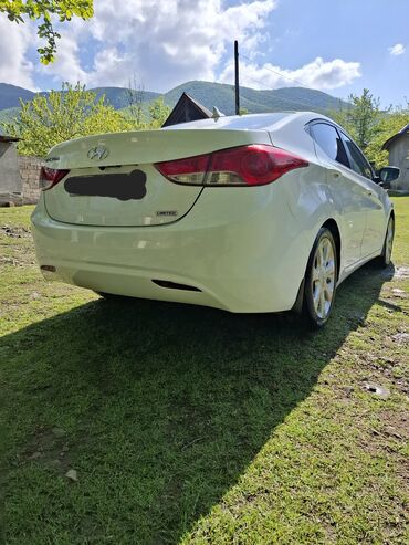 Hyundai: Hyundai Elantra: 1.8 l | 2012 il Sedan