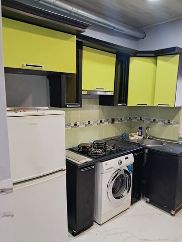 300 manata kiraye evler: Biləcəridə ploşada 300 nömreli məktəbe yaxın 2/2 mertebesinde 2 otaqlı