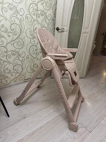Стульчики для кормления: Стульчик для кормления в нейтральной цветовой гамме. Оснащен — 7