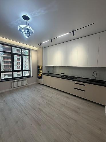 киевская 80: 1 комната, 52 м², Асанбай мкр Элитка, 7 этаж, Евроремонт — 1