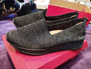 Basanoşka və səndəllər: Qadın ayaqqabıları – 2 model 1) Platformalı şlapi - Rəng: qara - Üst — 12