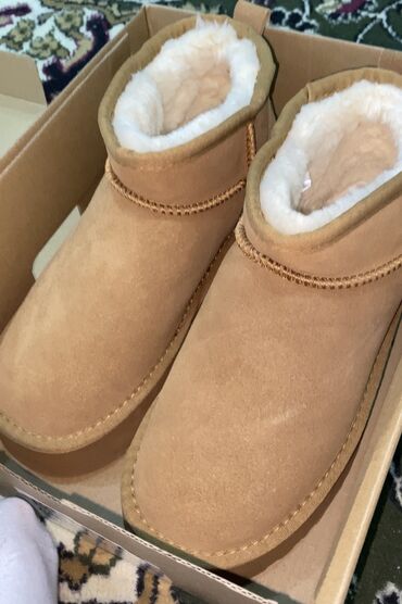 приму в дар вещи: Ugg 38 размера новые не ношеныеочень теплыепокупала за 3500 отдам