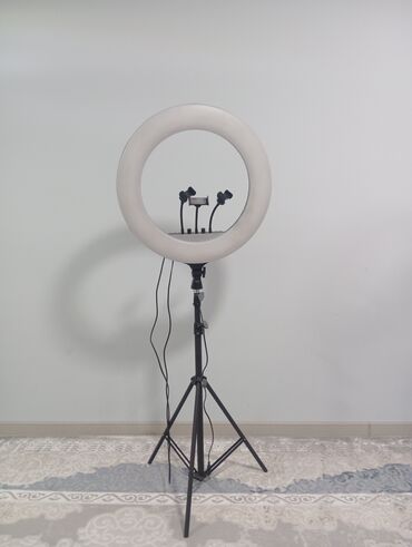 мини штатив: Кольцевой штатив для яркой и безупречной съёмки, с лампой 
3999 сом