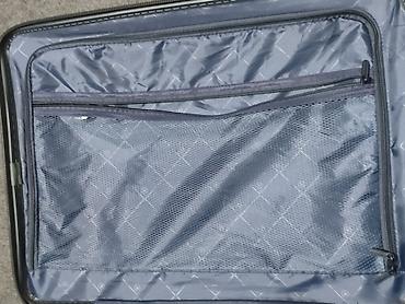 Чемоданы: Чемодан, Б/у, Материал: Пластик, Средний (40 - 70 л), На колесах — 4