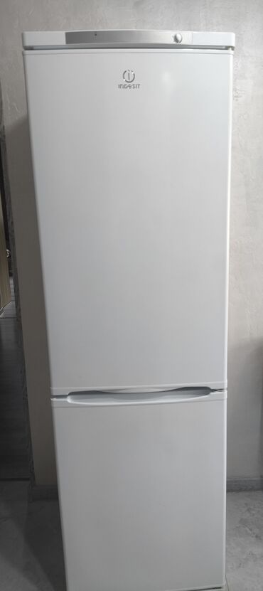 авто морозильник: Холодильник Indesit, Б/у, Двухкамерный, De frost (капельный), 60 * 195 * 60