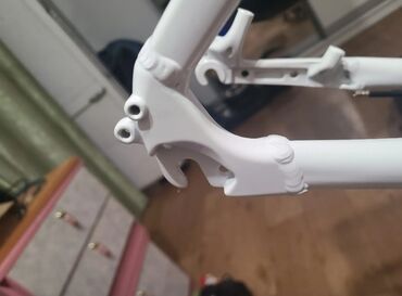 Velosiped ehtiyyat hissələri: Velosiped çərçivəsi – dağ/trekking tərzi, ağ rəng - Material