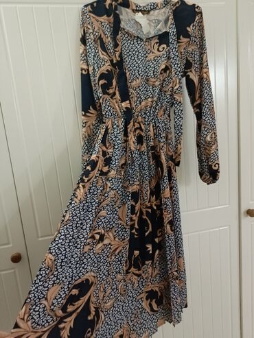 Toy paltarları: 👗 1 defe toya geyinilib. 👗 Türkiyədən alınıb. 👗 Yenidir. 👗 — 2