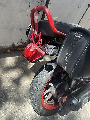 velo kaska: Şəhər sürüşləri üçün fərqli görünüşə malik motosiklet. Şəkillərdə qara — 4