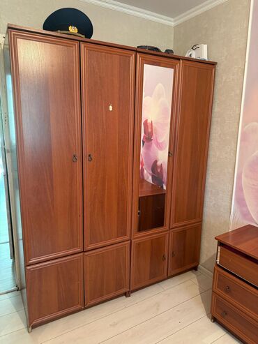 Спальные гарнитуры: Спальные гарнитуры