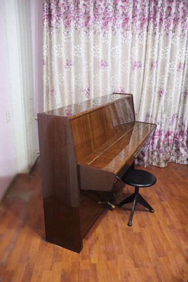 детские пианино: Продаю пианино ! Фирма PETROF. Этому пианино больше 60-ти лет !