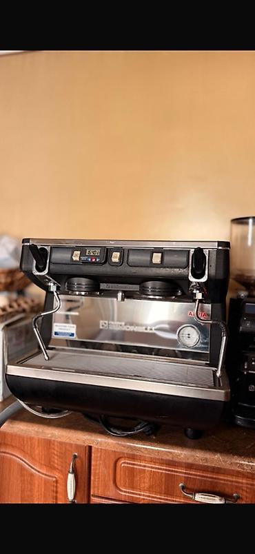 core 2: Профессиональная эспрессо‑машина Nuova Simonelli Appia (2 группы) + — 2