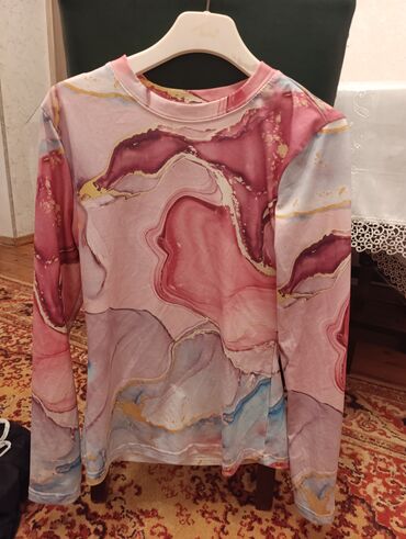 Dəstlər, kostyumlar: Qadın geyimləri dəsti istənilən 3u 5 manat 1) Açıq bej rəngli uzun — 8