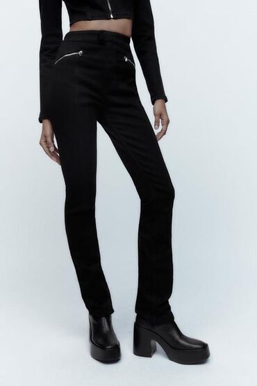 Atlama ipləri: Zara yan cibləri ve arxa eteklerde zamok olan, dar, uzun qara cins — 2