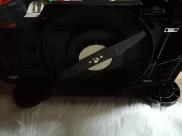 Kosilice i trimeri: Kosačica,trimer i duvaljka Cena 170 evra NOVO Radi na punjive baterije — 4