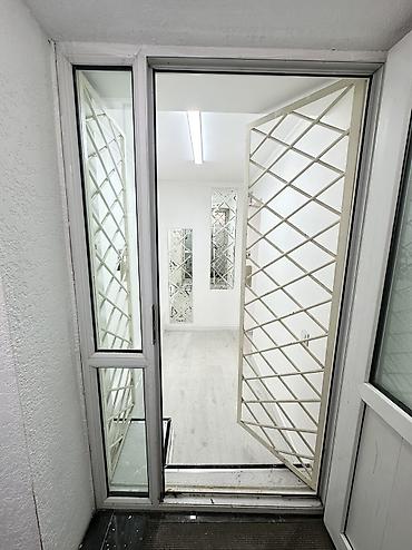 Продажа помещений свободного назначения: Продаётся коммерческое помещение в районе «Золотой квадрат» Площадь — 14