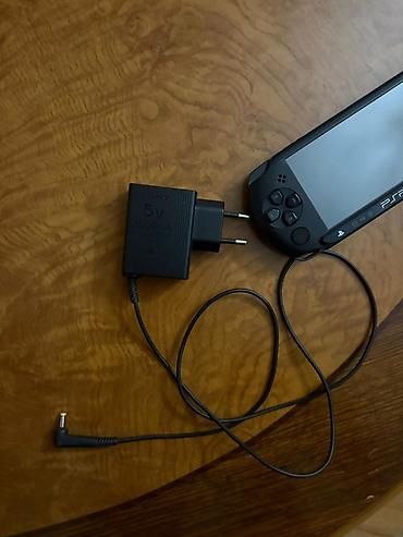 psp 4: Sony PSP (PlayStation Portable) əl konsolu Xüsusiyyətlər: - Model — 4