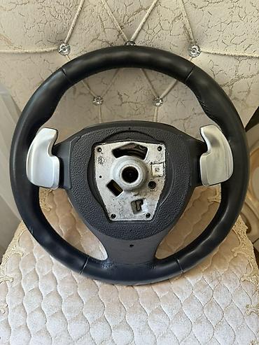 r20 bmw: BMW üçün çoxfunksiyalı sükan. Qara dəri üzlüklü, 3 qollu dizayna — 2