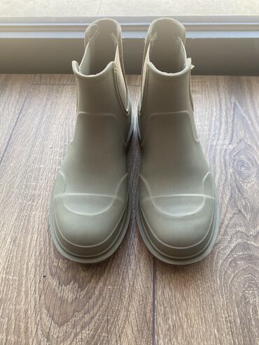 Детская обувь: Детские резиновые сапоги Zara 30 размера