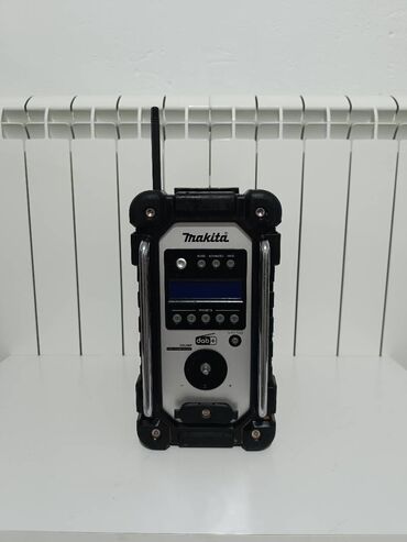 Zvučnici i stereo sistemi: MAKITA BMR100 radio u odlicnom stanju, radi bez greske. kombinuje