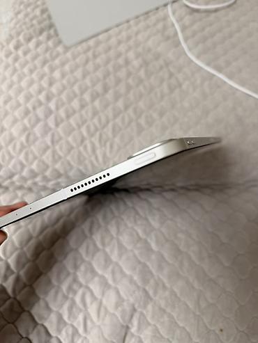 клавиатуры: Apple iPad Pro 12.9 M1 (серебристый), линейка с двойной камерой и — 4