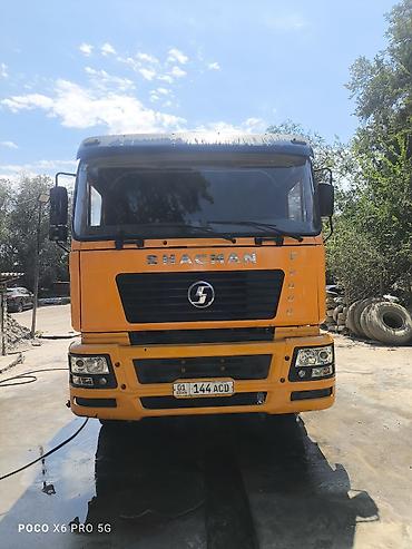 пултовые машины: Самосвал SHACMAN F2000, 6x4, оранжевый. - Конфигурация: трехосный — 2