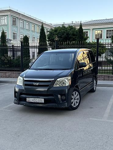 вокси ноах: Toyota Noah: 2005 г., 2 л, Автомат, Бензин, Минивэн — 1